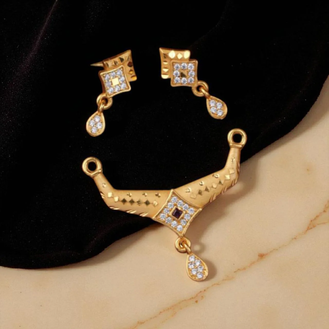Elegant Floral Design Micro Gold Plated Ad Pendant Set - Image 4